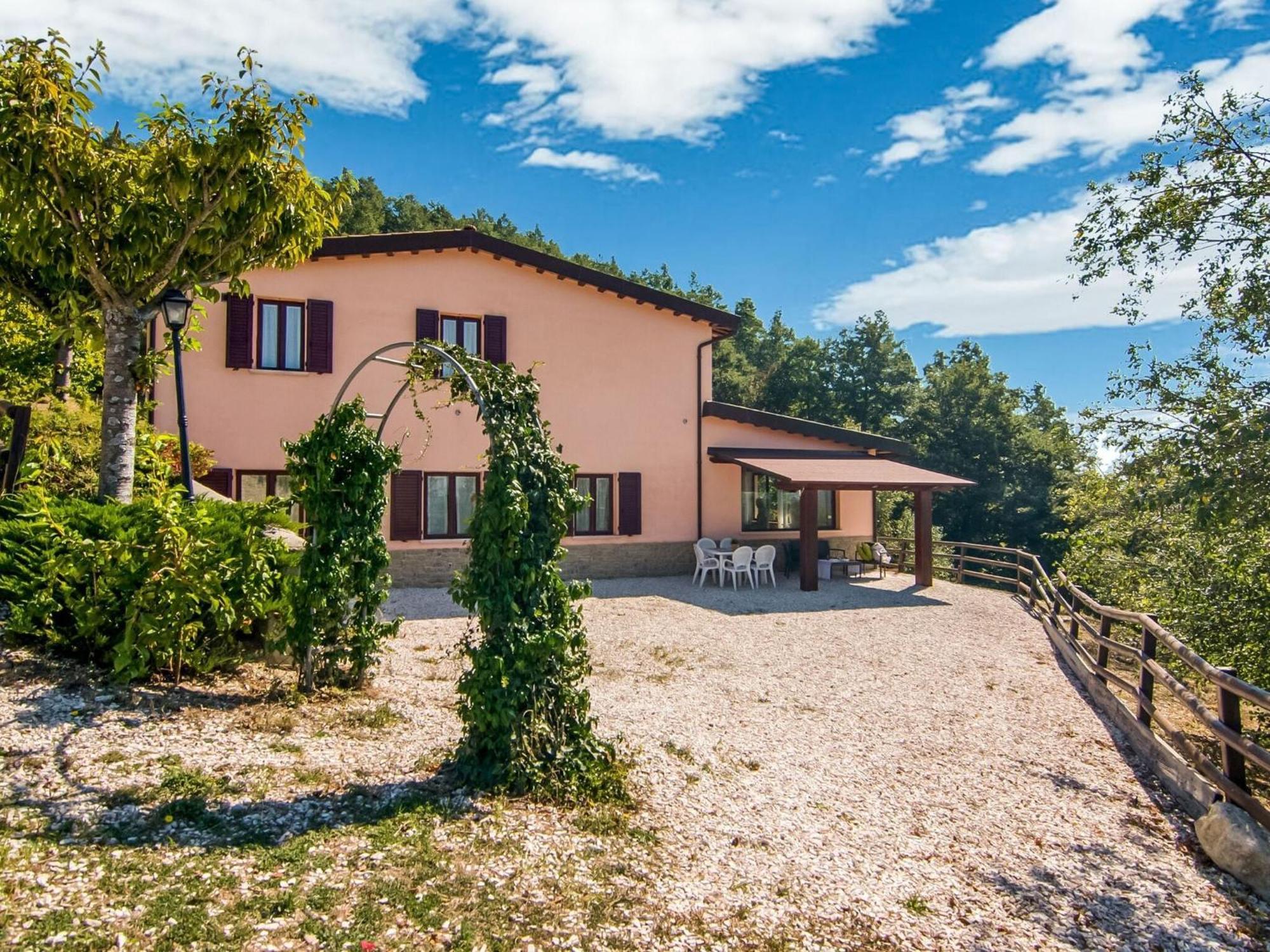 Inviting Farmhouse In Appenines With Covered Swimming Pool Apecchio Esterno foto