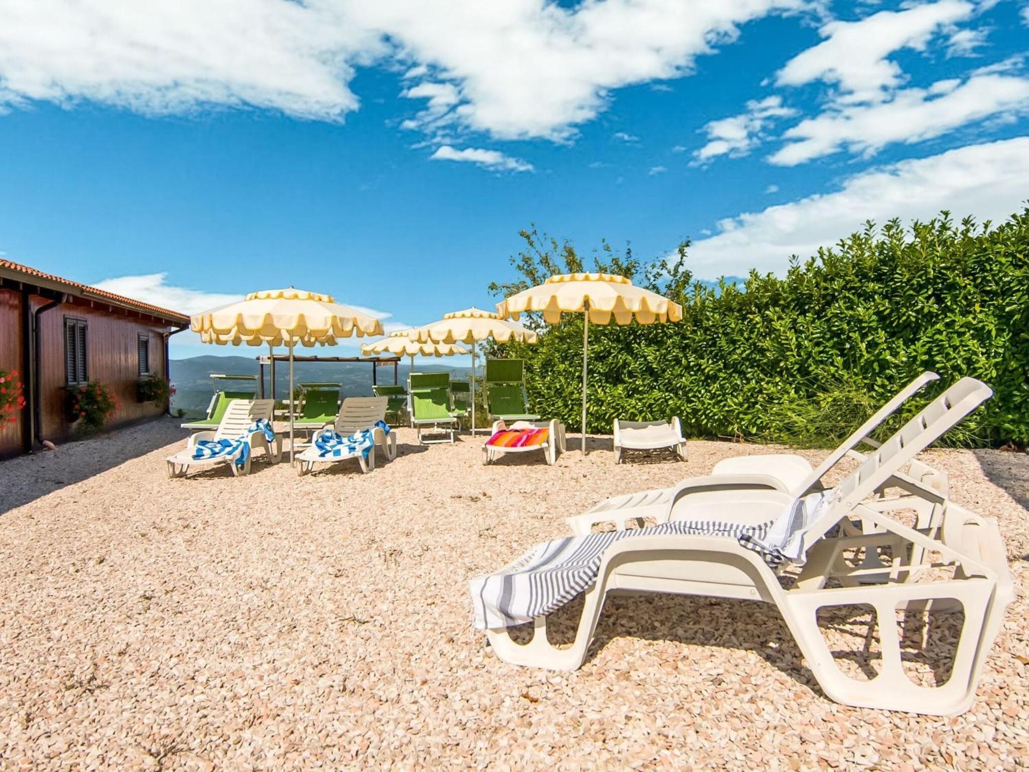 Inviting Farmhouse In Appenines With Covered Swimming Pool Apecchio Esterno foto