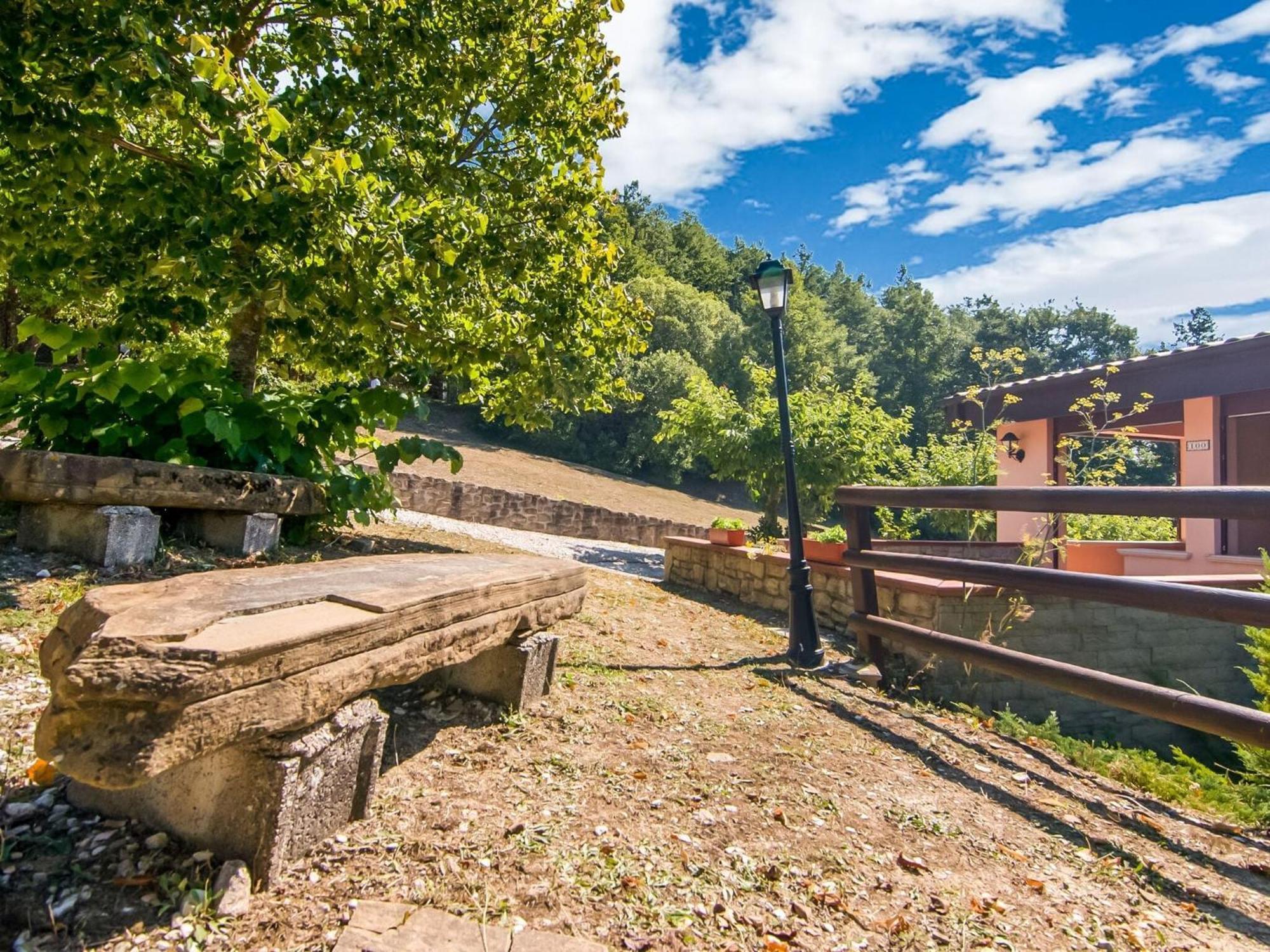 Inviting Farmhouse In Appenines With Covered Swimming Pool Apecchio Esterno foto