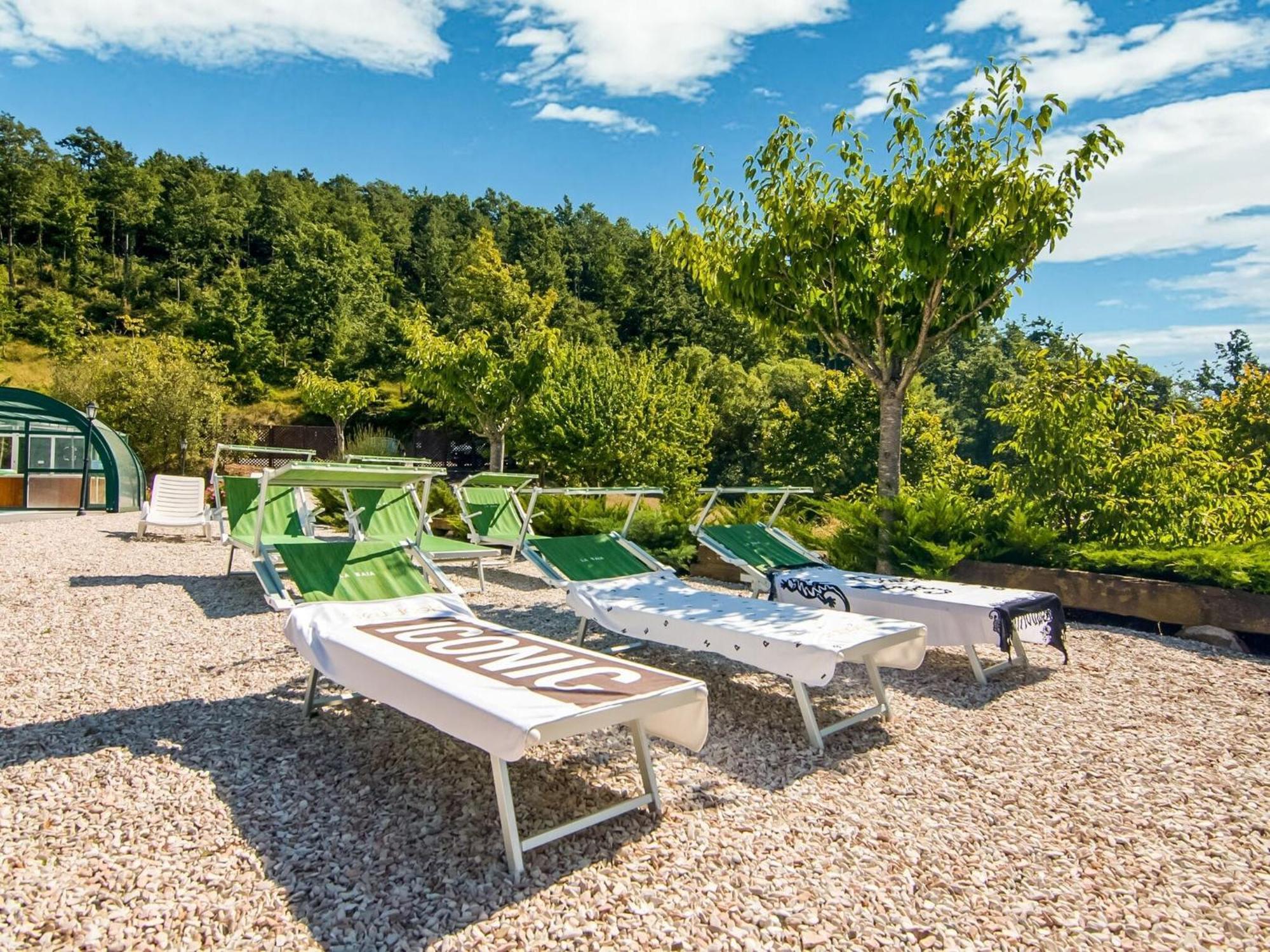 Inviting Farmhouse In Appenines With Covered Swimming Pool Apecchio Esterno foto