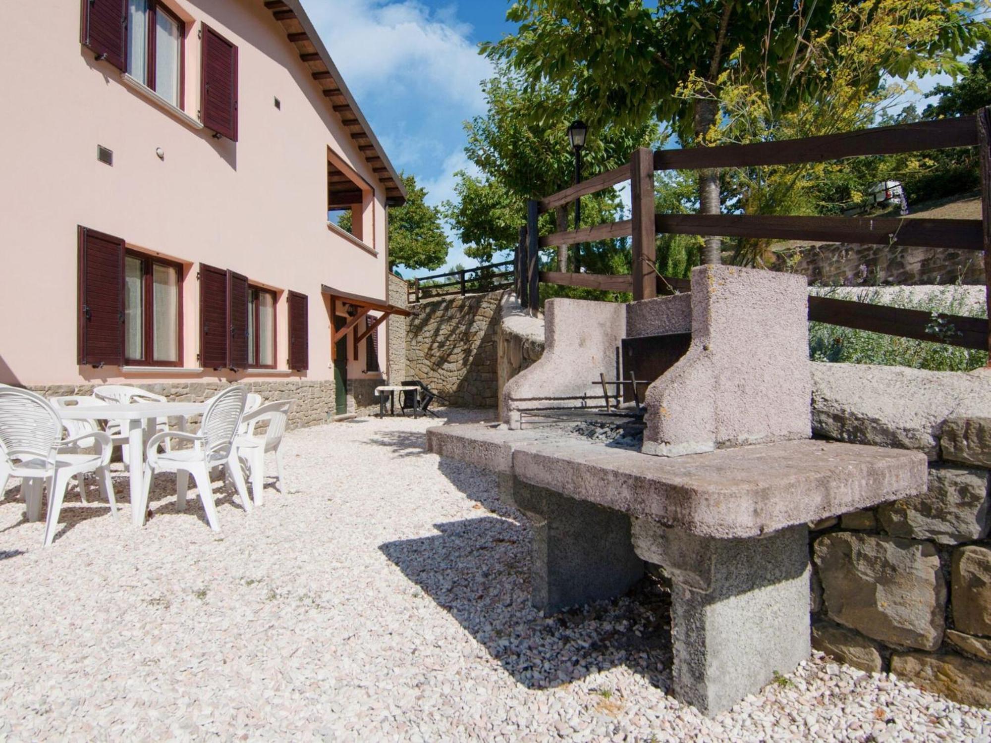 Inviting Farmhouse In Appenines With Covered Swimming Pool Apecchio Esterno foto